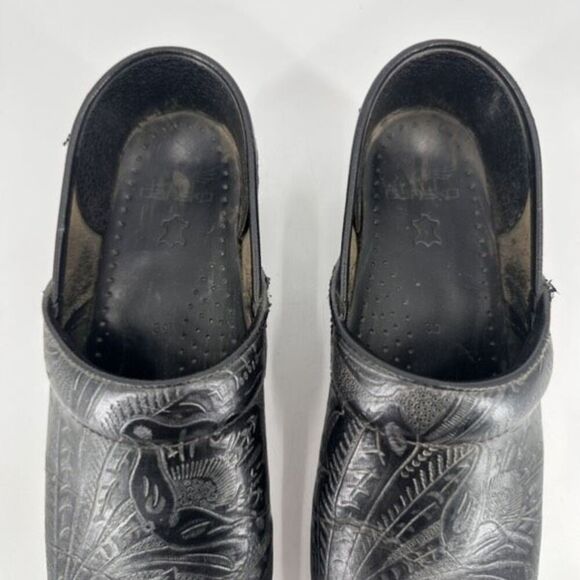 Dansko Professional Black Tooled Leather Clogs 906020202 Women's Size 39 Size 9 - Picture 4 of 13
